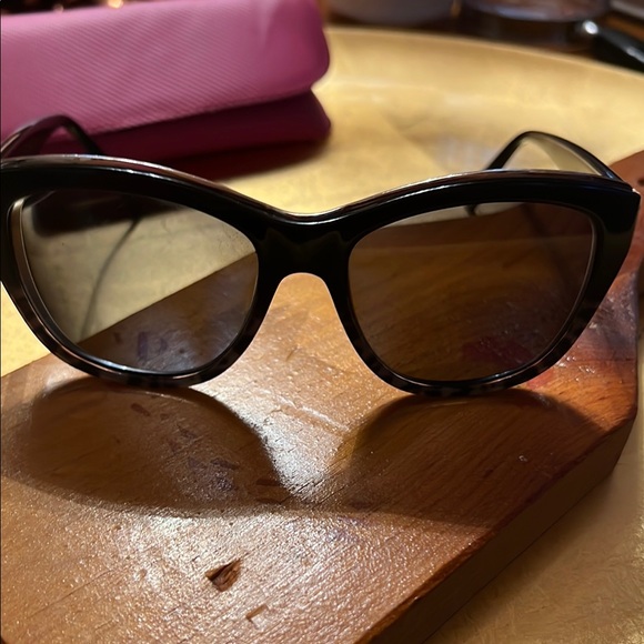 Anne Klein Accessories - Stylish Black Sunglasses